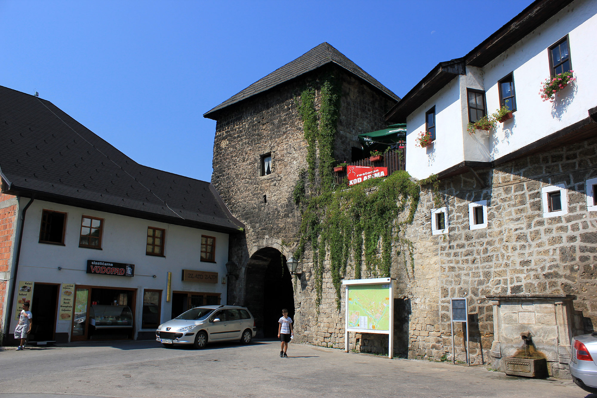 Jajce (Јајце) (Photo license CC-BY-SA 3.0)